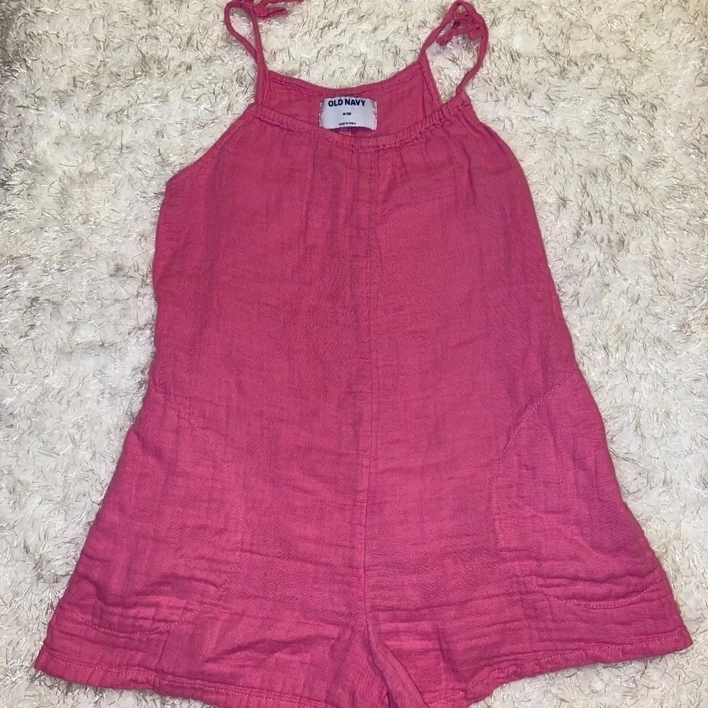 Girls size medium (8) Old Navy pink romper
